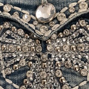 Ladies L.A.Idol Jean with designer stones on front pocket and rear pockets.